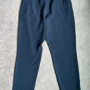 Lululemon on the fly pant 8